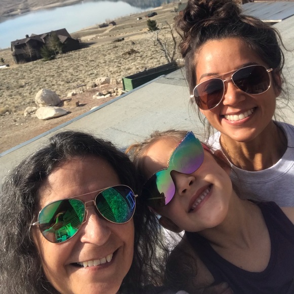 Meet your Posher, Cynthia - Picture 3 of 4